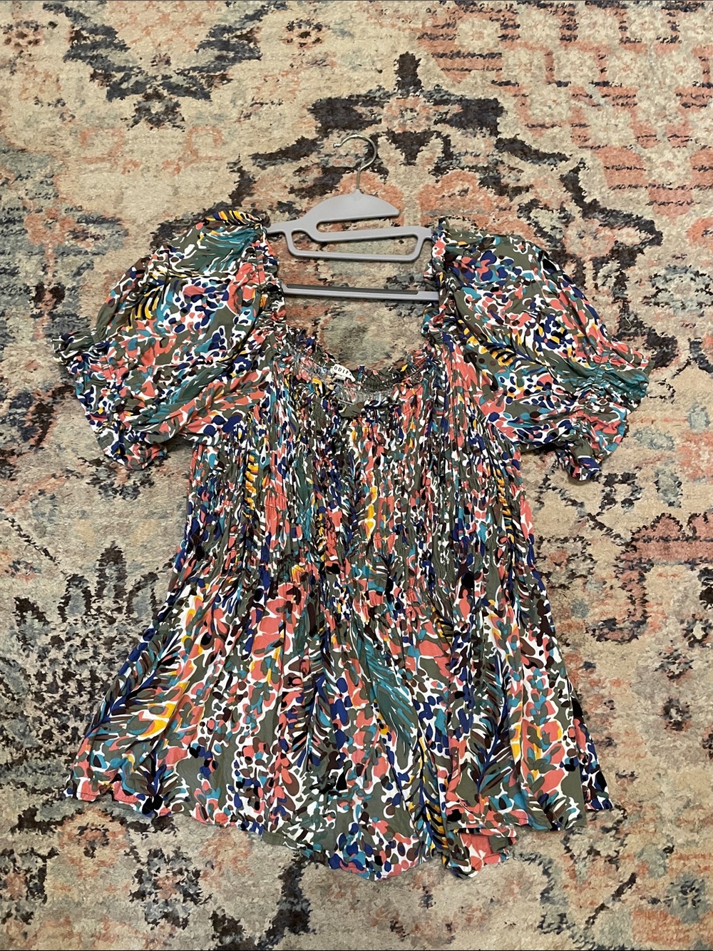 JODIFL Multicolor Smocked Puff Sleeve Floral Blouse